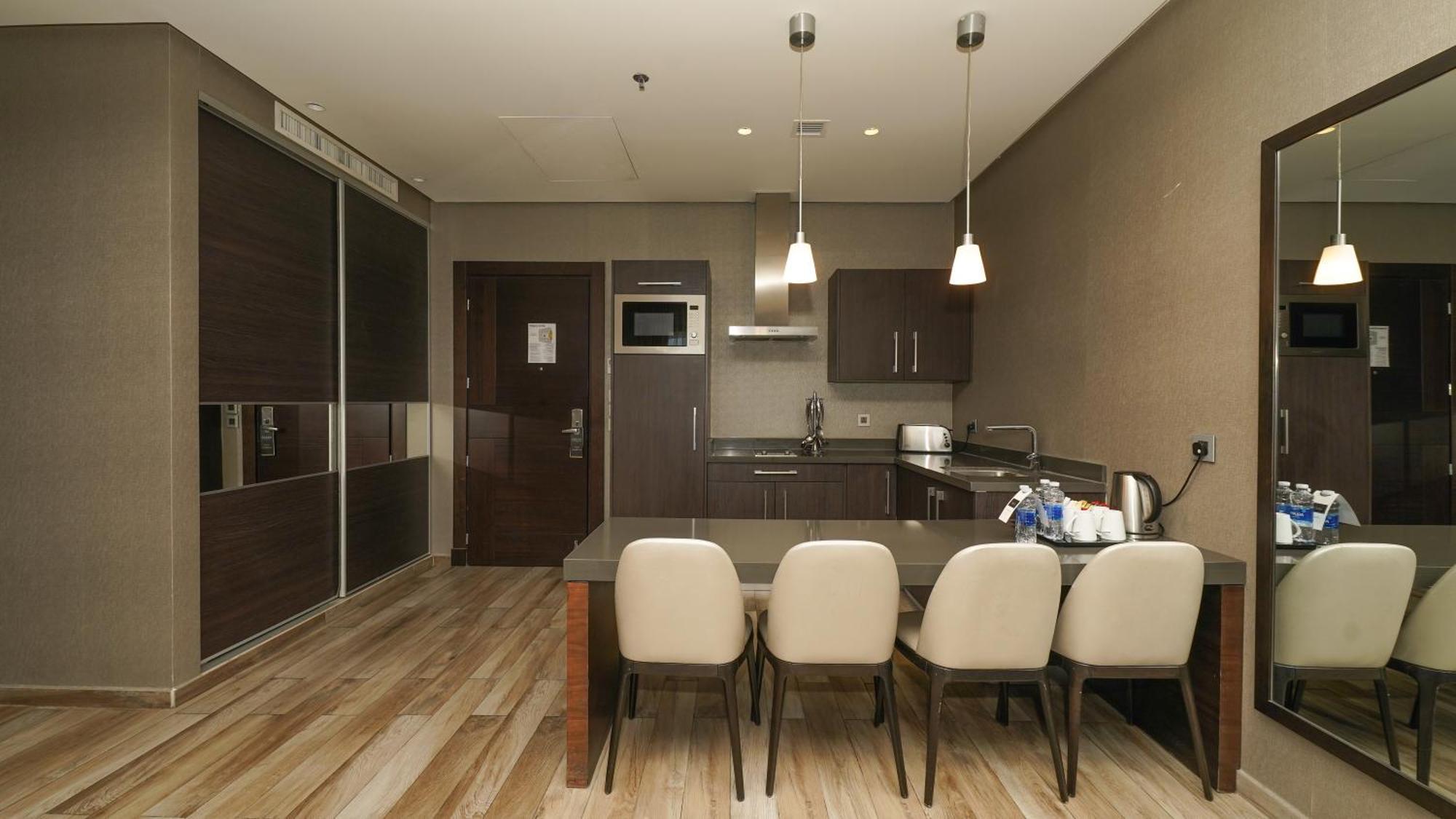 The House Boutique Suites Amã Exterior foto A kitchen in a serviced apartment