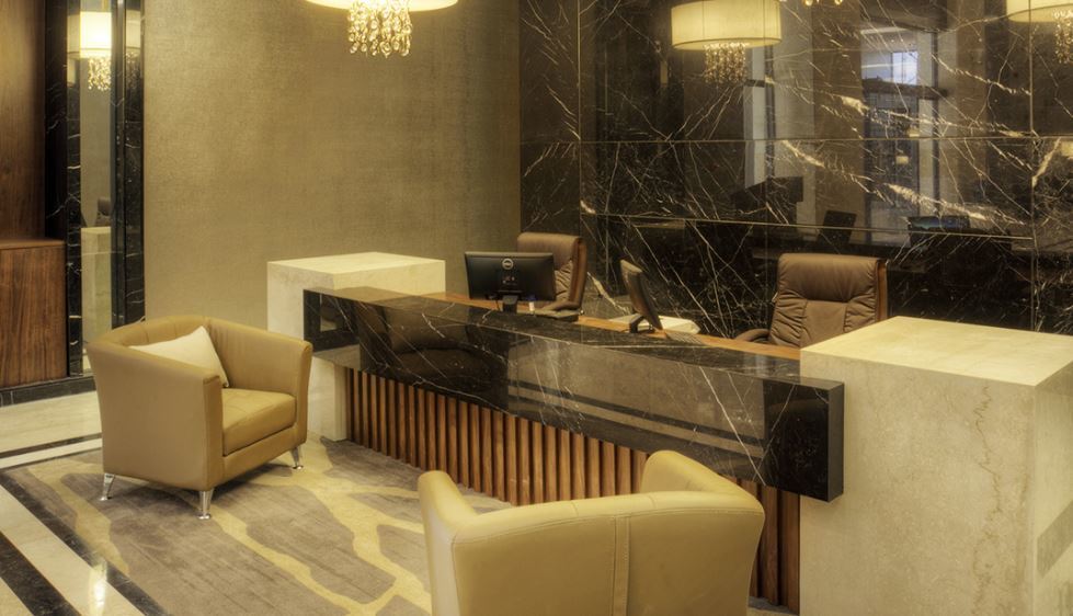 The House Boutique Suites Amã Exterior foto Reception desk at the hotel